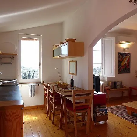 Sleeps 2 Pool Air Con Wifi Chiavari