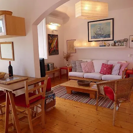Sleeps 2 Pool Air Con Wifi