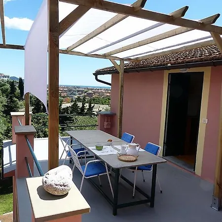 Sleeps 2 Pool Air Con Wifi كيافاري