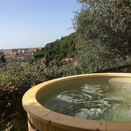 Sleeps 2 Pool Air Con Wifi شقة